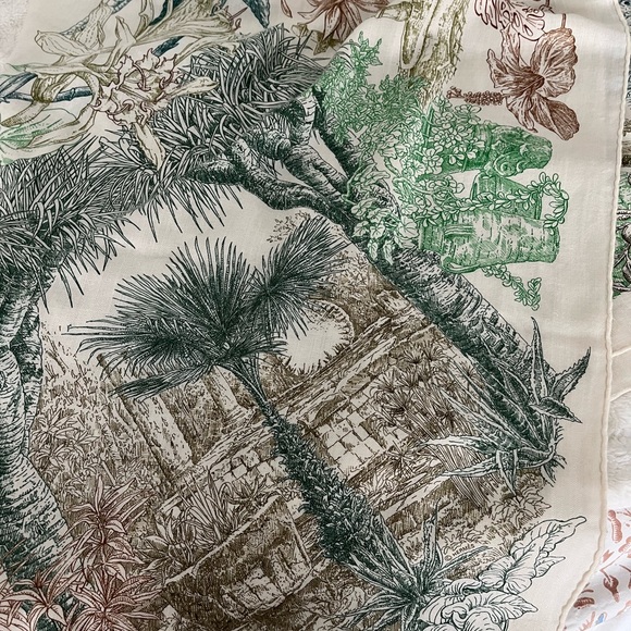 Hermes cashmere shawl. 56” x 56 - Picture 7 of 7